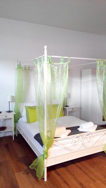 Studio Apartment Niemetzstr 51 Berlino Esterno foto